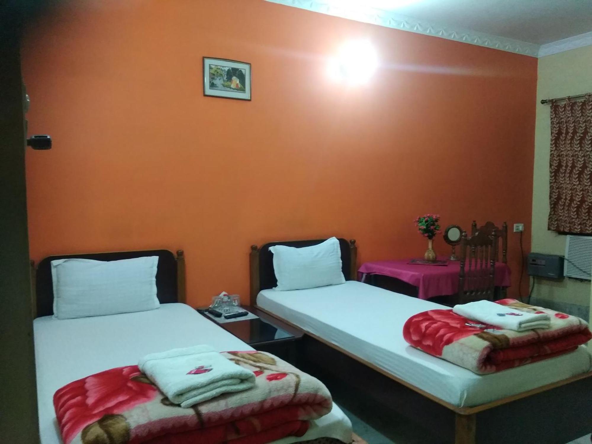 Hotel Chandrakala Regency 300 Meters From Dhanbad Railway ภายนอก รูปภาพ
